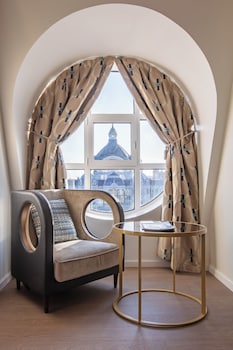 Family Room, City View