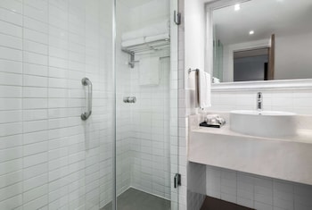 Deluxe Room, 1 King Bed, Non Smoking (Pet-friendly)