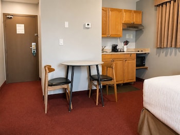 Room, 1 Queen Bed, Non Smoking (Efficiency) (No Pets)