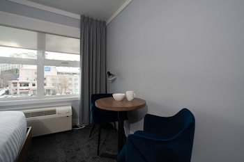 Standard Room, 1 King Bed, Non Smoking (with Single Sofabed)