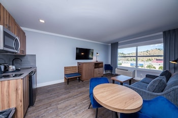 Suite, 2 Queen Beds, Non Smoking, Kitchenette (with Single Sofabed)