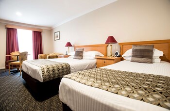 Deluxe Room, Multiple Beds, Non Smoking, Microwave
