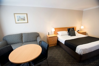 Superior Room, 1 King Bed, Non Smoking, Microwave