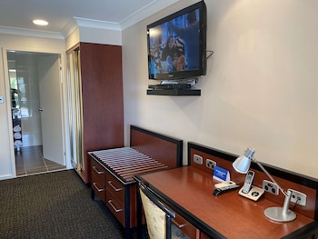 Deluxe Room, Multiple Beds, Non Smoking, Microwave