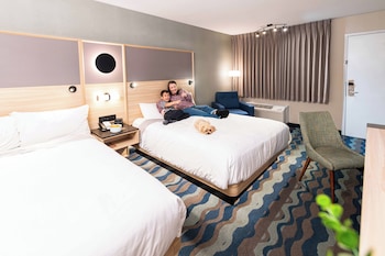 Two Queen Bed Kitchenette