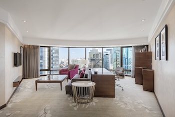 Suite, 1 King Bed (Diplomatic)