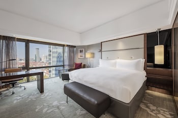 1 King Bed Classic City View
