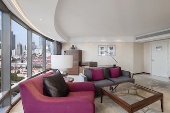 Suite, 1 King Bed (Diplomatic)