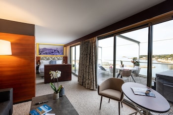 Exception, Sea View