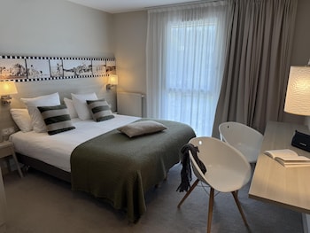 Comfort Room, 1 Queen Bed (Larger Room)