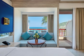 Deluxe. 2 Twin Beds, Sea View