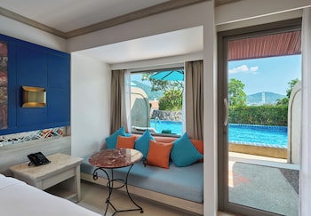 Deluxe Room, 1 King Bed, Pool Access