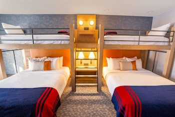 Room (2 Twin Bunks over 2 Queen Beds)