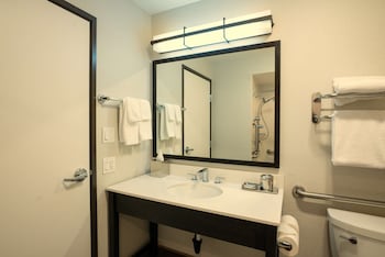 Room (2 Twin Bunks over 2 Queen Beds)