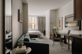 Suite, 1 Queen Bed, Kitchenette