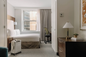 Suite, 1 Queen Bed, Kitchenette