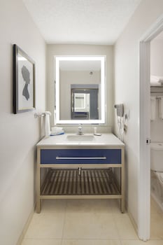 Deluxe Room, 2 Queen Beds, Non Smoking