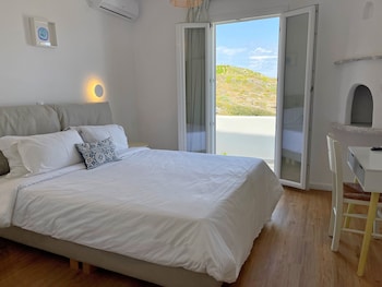 Panoramic Apartment (Pool & Sea View)