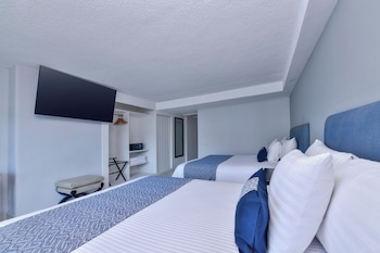 Standard Room, 2 Double Beds, Mountain View