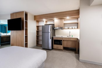 2 Queen room MOB/HR ACC RI SHWR