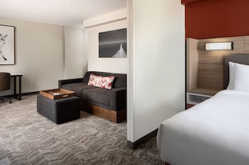 Suite, 1 King Bed, Accessible Bathtub