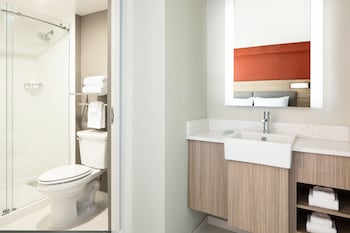 Suite, 1 King Bed, Accessible Bathtub, City View