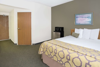Standard Room, 1 Queen Bed, Accessible