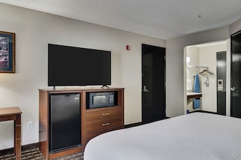 Room, 1 King Bed, Accessible, Non Smoking (Mobility,Roll-In Shower)