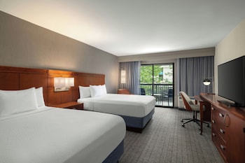 Room, 2 Queen Beds, Hearing Accessible, Balcony
