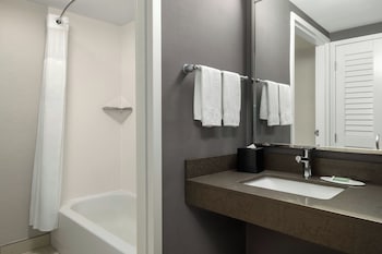 Room, 2 Queen Beds, Hearing Accessible, Balcony