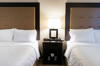 Standard Room, Multiple Beds, Pool View