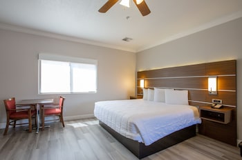 Cozy Kitchenette King Suite
