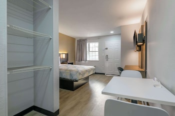 Standard Room, 1 Queen Bed, Non Smoking, Kitchenette