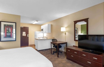 Deluxe Studio, 1 King Bed with Sofa bed, Non Smoking