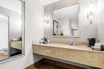 Suite, 1 King Bed, Non Smoking, Jetted Tub