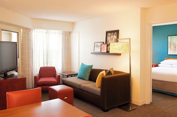 Suite, 2 Bedrooms (Mobility Accessible, Roll-in Shower)