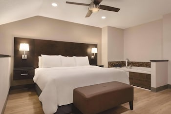 Premium Suite, 1 King Bed, Non Smoking, Jetted Tub