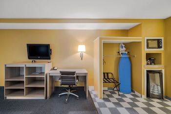 Honeymoon Suite, 1 King Bed, Non Smoking, Jetted Tub