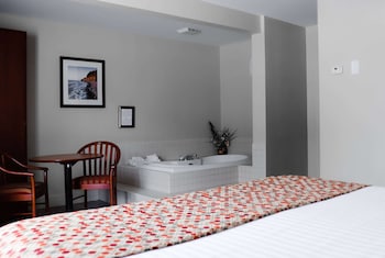 Suite, 1 King Bed, Non Smoking, Jetted Tub