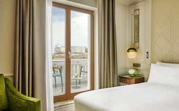 Classic Room, 1 King Bed (Furnished Balcony)