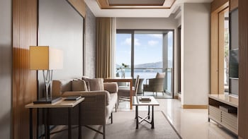Club One Bedroom Suite Ocean View Balcony