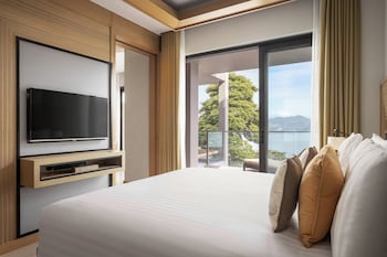 Club One Bedroom Suite Ocean View Balcony