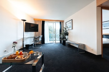 Standing Suite