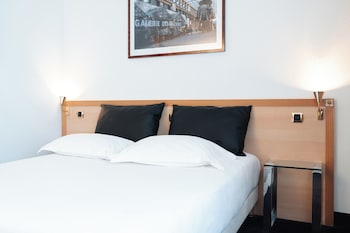 Economy Double Room, 1 Queen Bed (First)