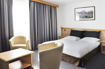 Economy Double Room, 1 Queen Bed (First)
