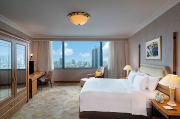 Club Room King Bed