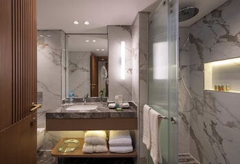 Royal Elite Direct Front Nile View Double or Twin Room