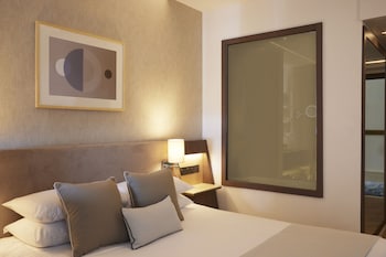 Junior Pool & Sea View Room (16+ years old)