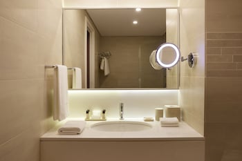 Premium Pool and Seaview Room (16+ years old)
