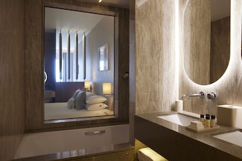 Junior Pool & Sea View Room (16+ years old)
